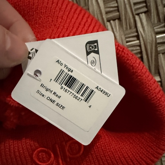 ALO YOGA | ✨NEW✨ Notable Beanie in Bright Red - Picture 6 of 6